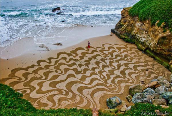 Beach Art ><